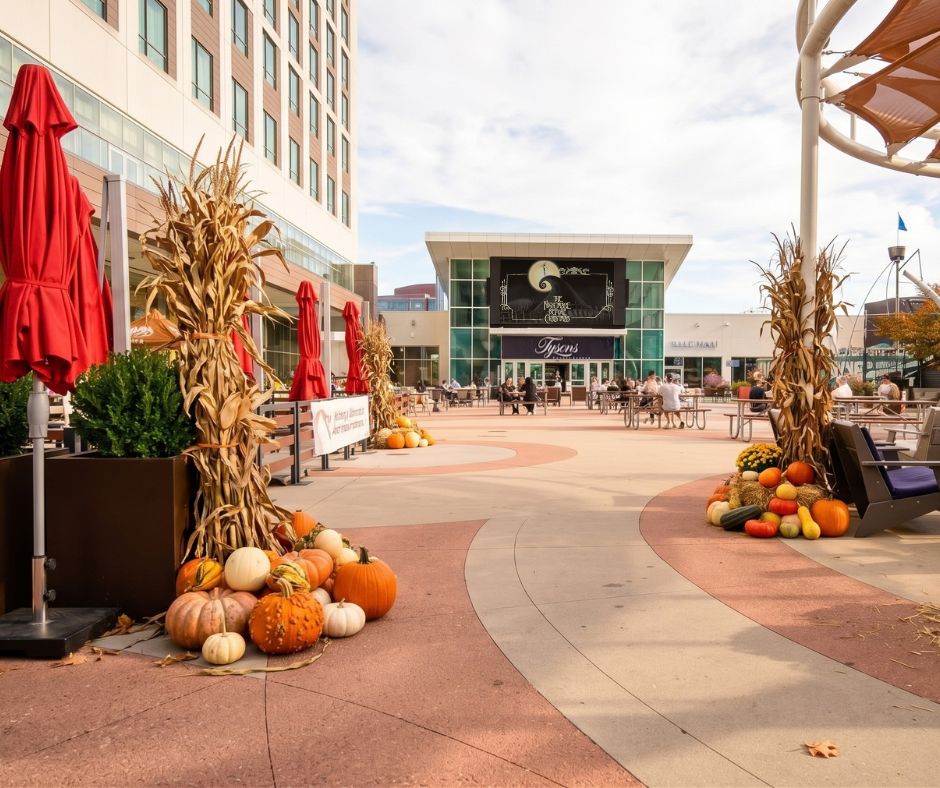 tysons corner center fall festival movie night (1)